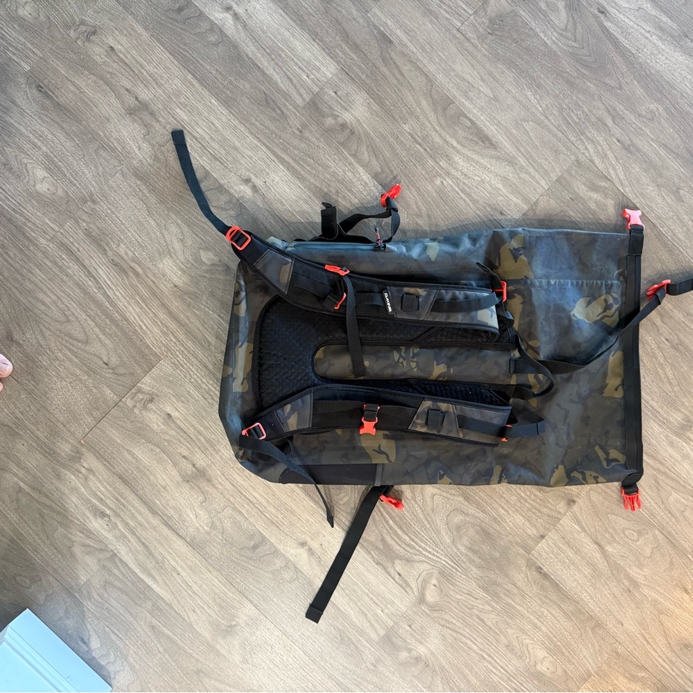 Dakine Cyclone Waterproof Backpack - Picture 4 of 4